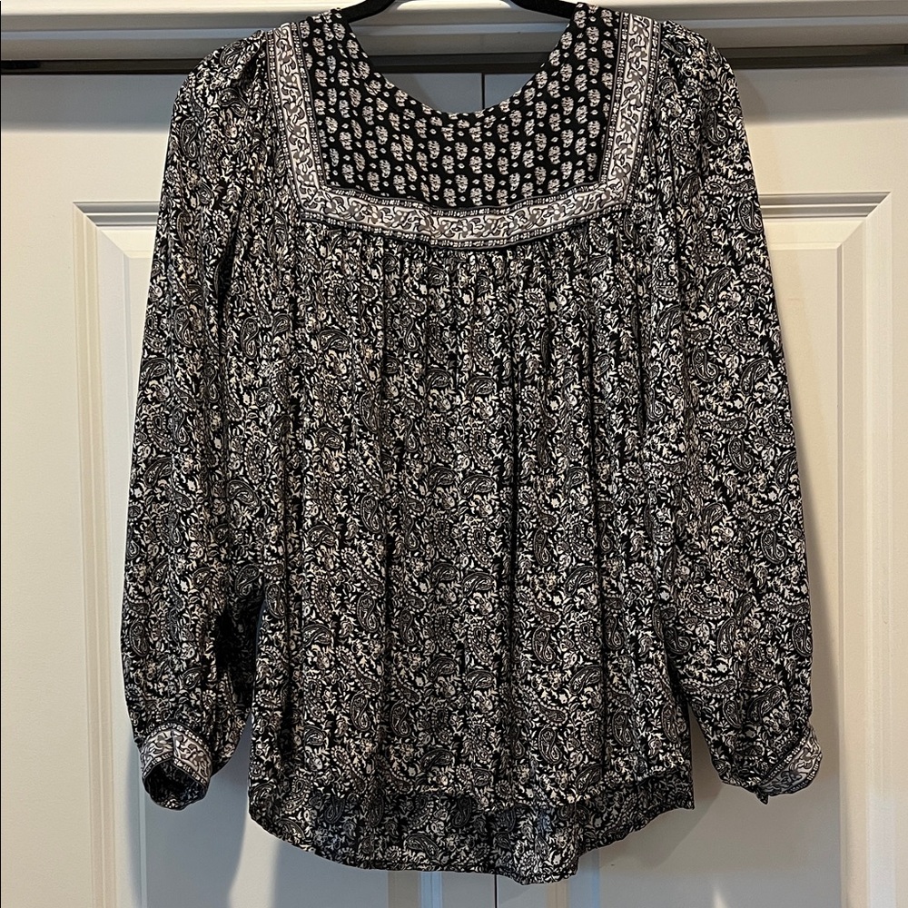 Gap Black and White Patterned Top